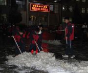 掃雪護行   情暖云東  ——我校組織進行清掃校園積雪勞動活動